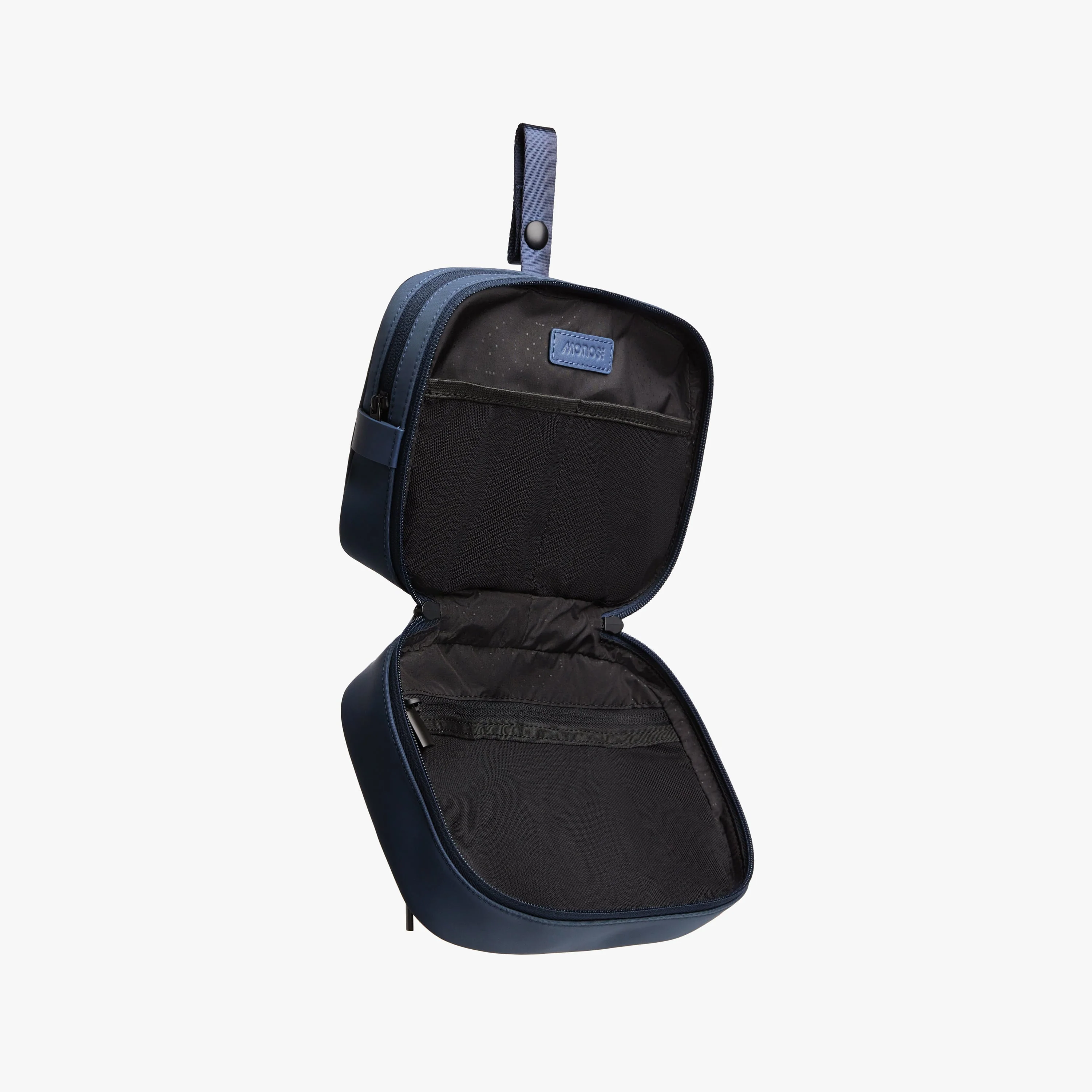 Metro Hanging Toiletry Case - Image 13